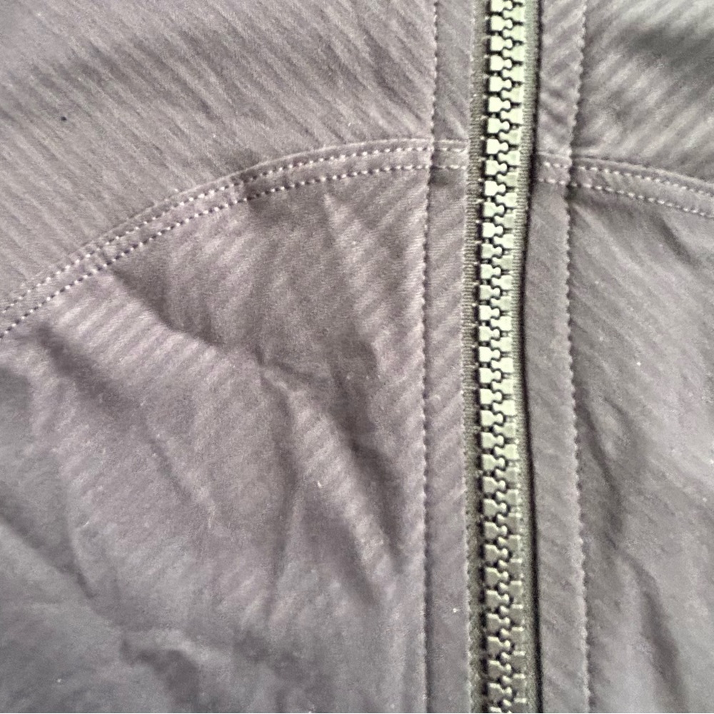 Lululemon Size 4 In Flux Jacket Hoodie Thumbholes in Black Grape - Picture 8 of 8